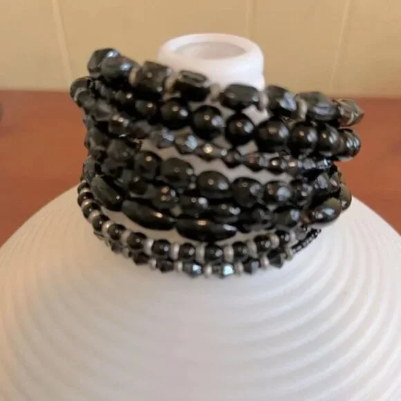 Black Glass Spiral Bead Bracelet - Picture 2 of 2